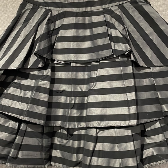 CUE High Waisted Ruffle Metal Grey & Black Skirt - AU8 - Picture 2 of 8